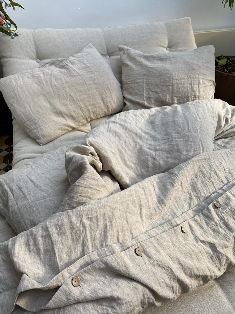 DustyLinen: Experience the Ultimate in Comfortable Sleep with Natural Linen Bedding.