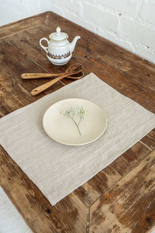 Linen placemats in Natural. Dusty Linen