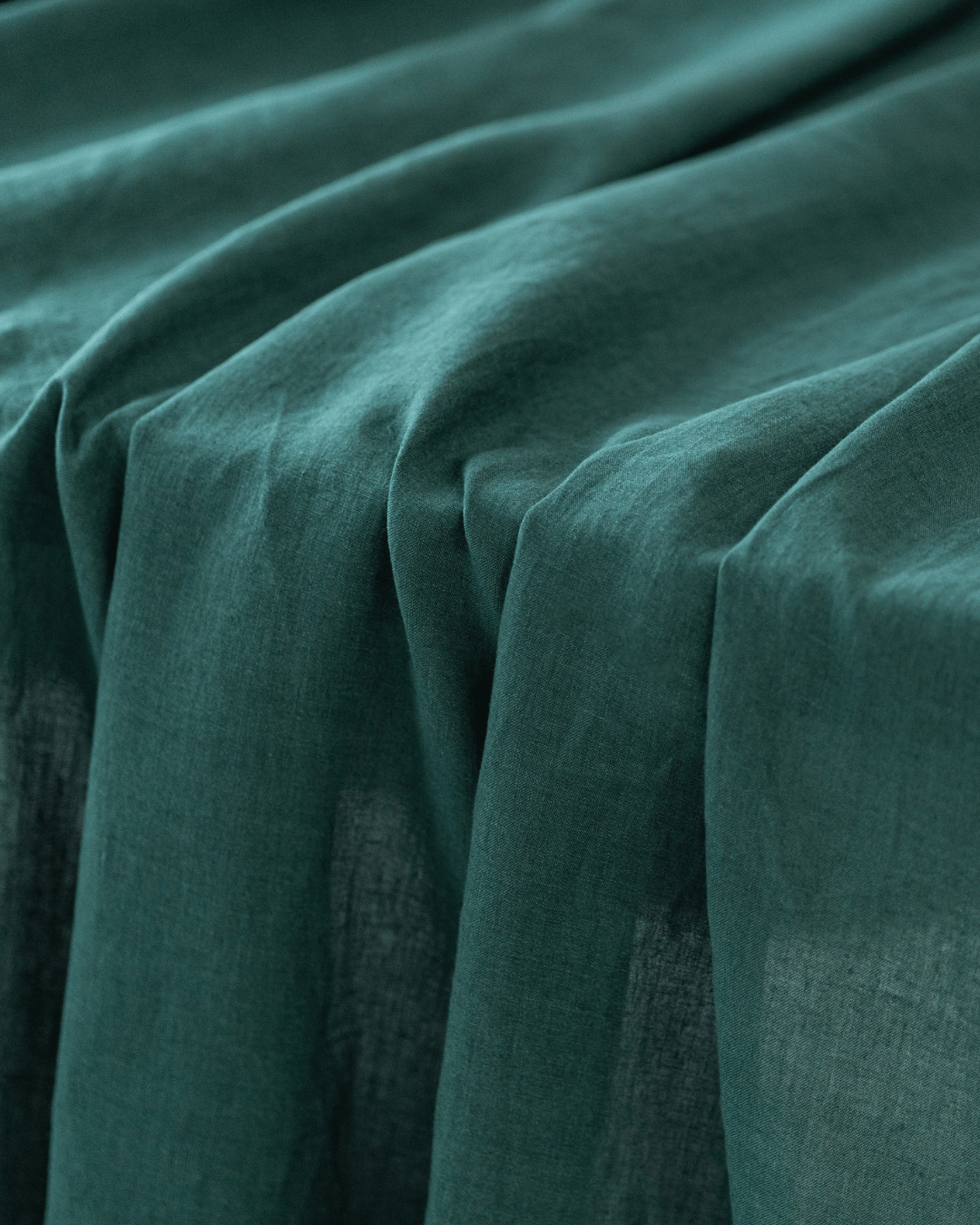 Set of 2 blackout linen curtains in Emerald Green