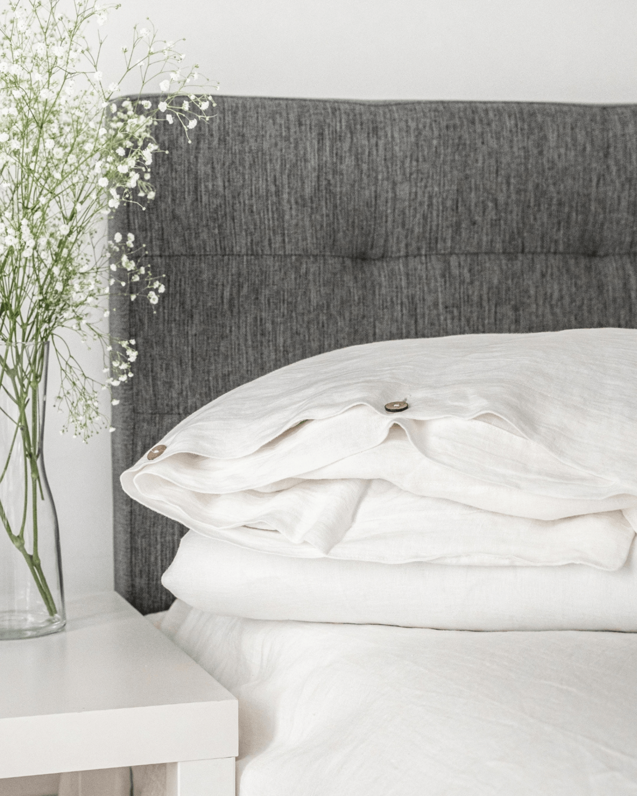 Minimalist linen duvet cover EU, UK, US size, full bed view with pillowcases