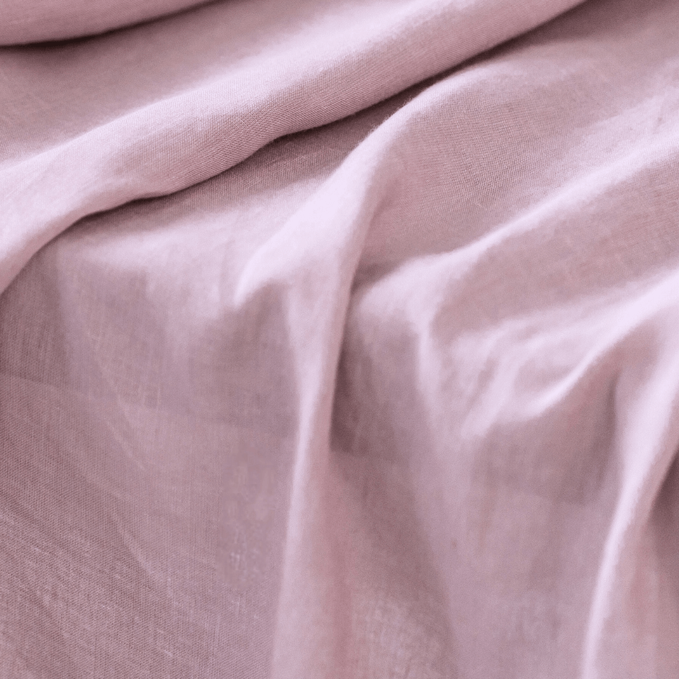 Dusty rose linen fabric texture, 175 g/m² softened European linen