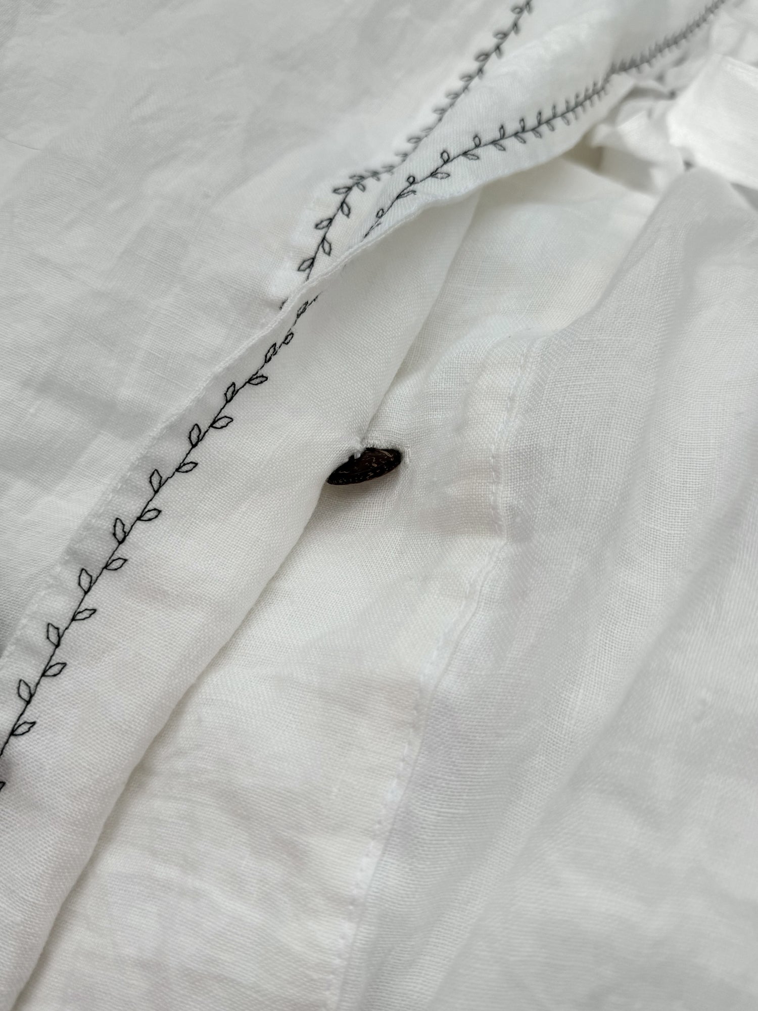 Size selection guide for black embroidered linen bedding set, EU, UK, US sizes