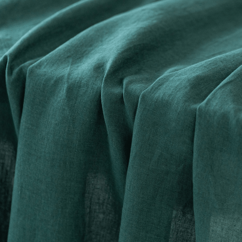 Emerald green linen fabric drape, 175 g/m² texture detail