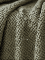 Large waffle blanket khaki green — texture close-up, linen-cotton blend