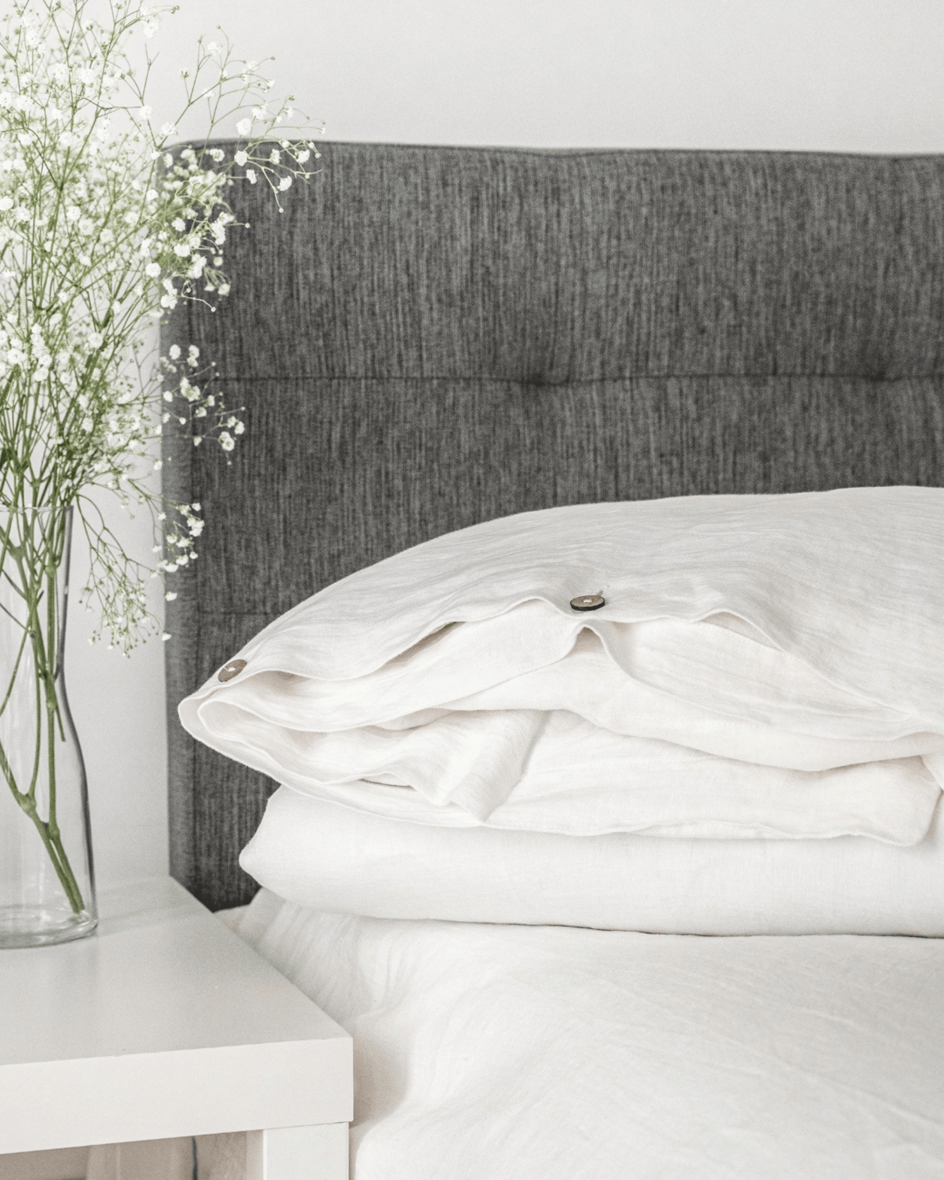Minimalist linen duvet cover EU, UK, US size, full bed view with pillowcases