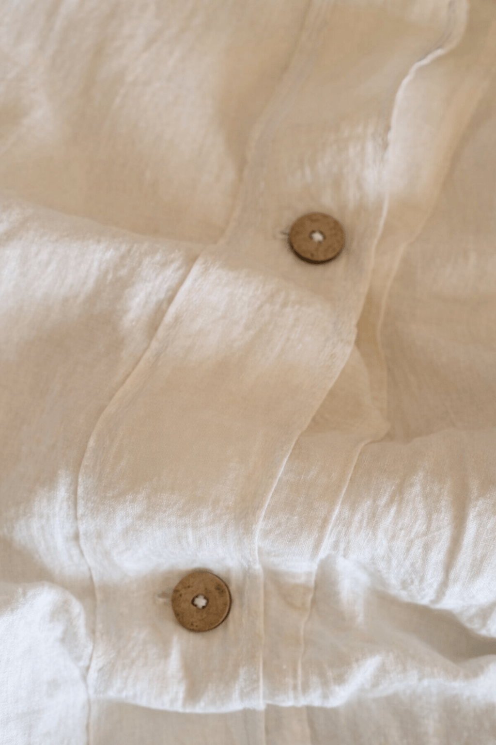 Linen duvet cover fabric weight and weave detail, 175 g/m²