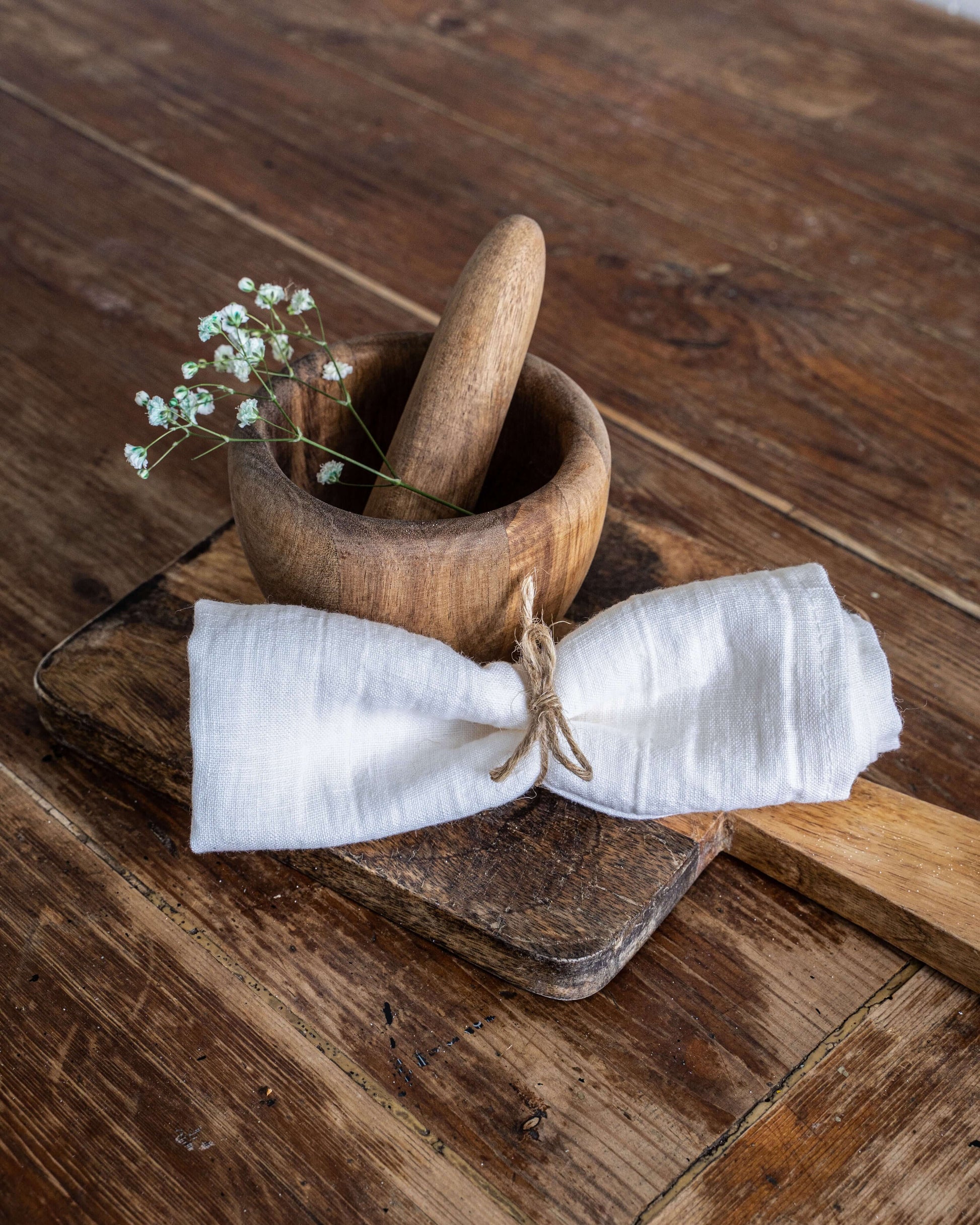 Linen napkins in various colors, color range comparison