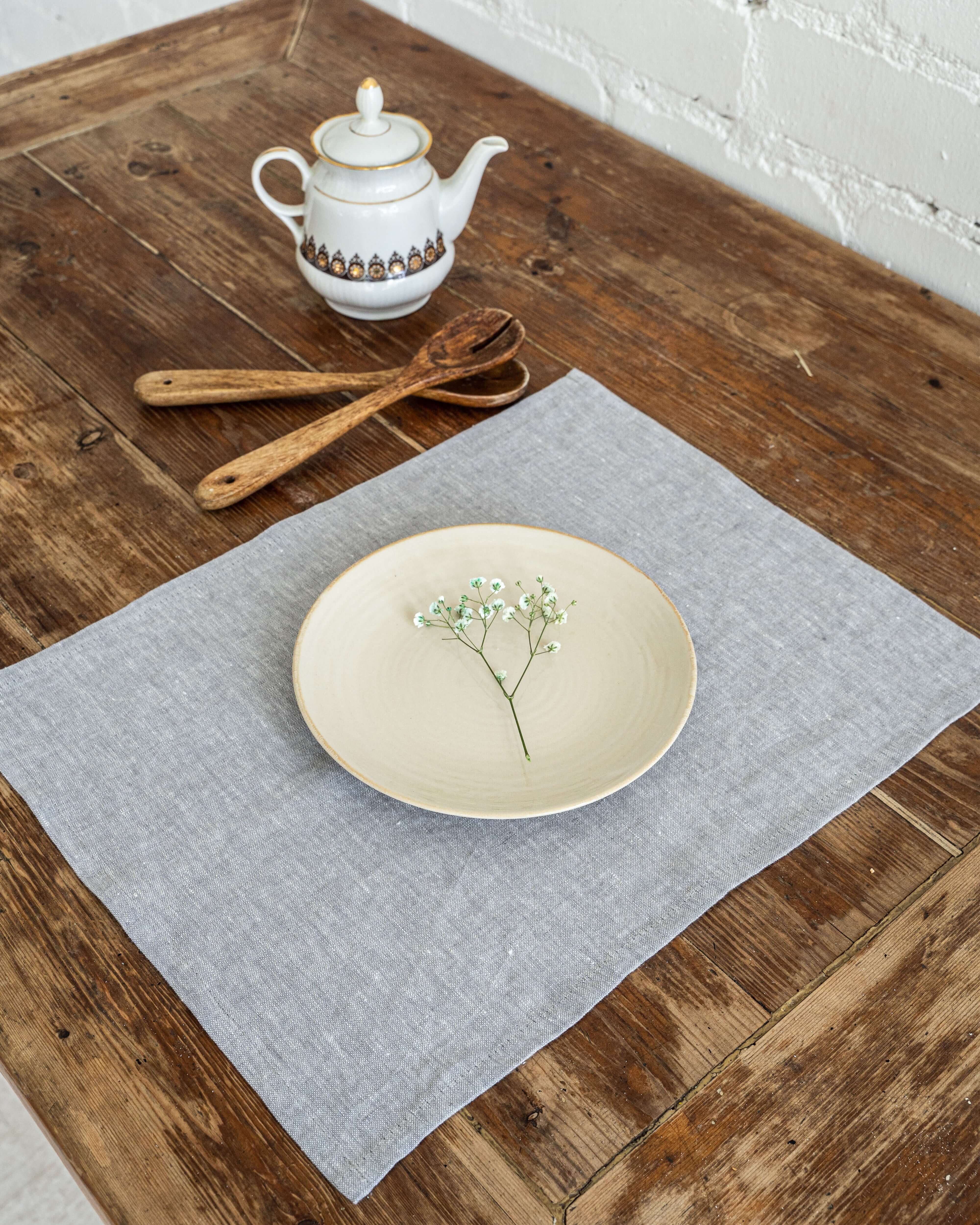 Linen placemat 35x45 cm, styled with bowl and napkin
