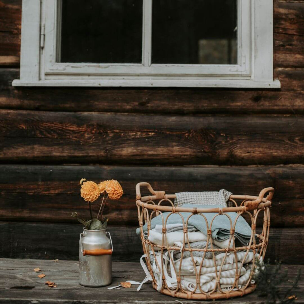 Outdoor wooden table with linen textiles and natural decor