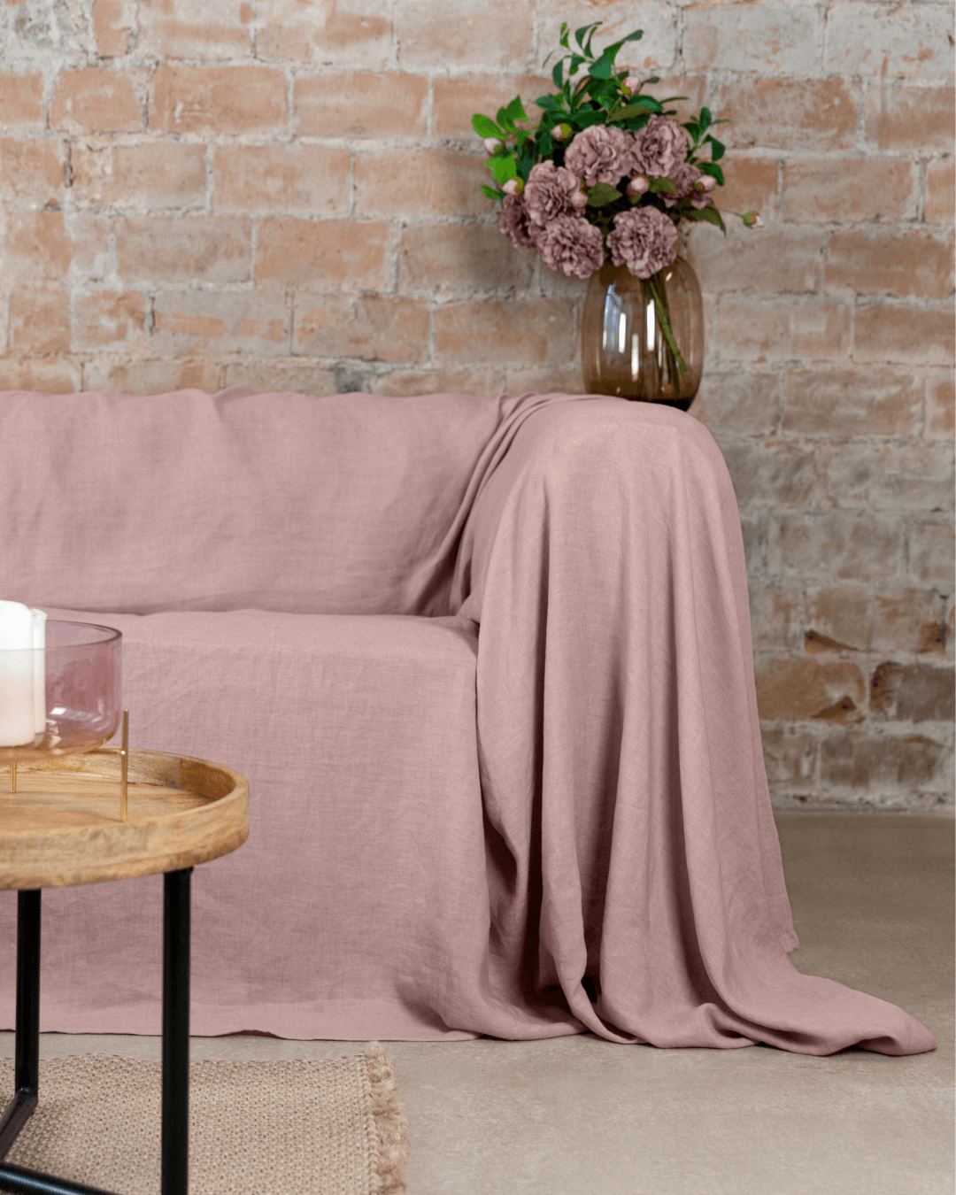 Dusty rose linen sofa cover, front view, 175 g/m²