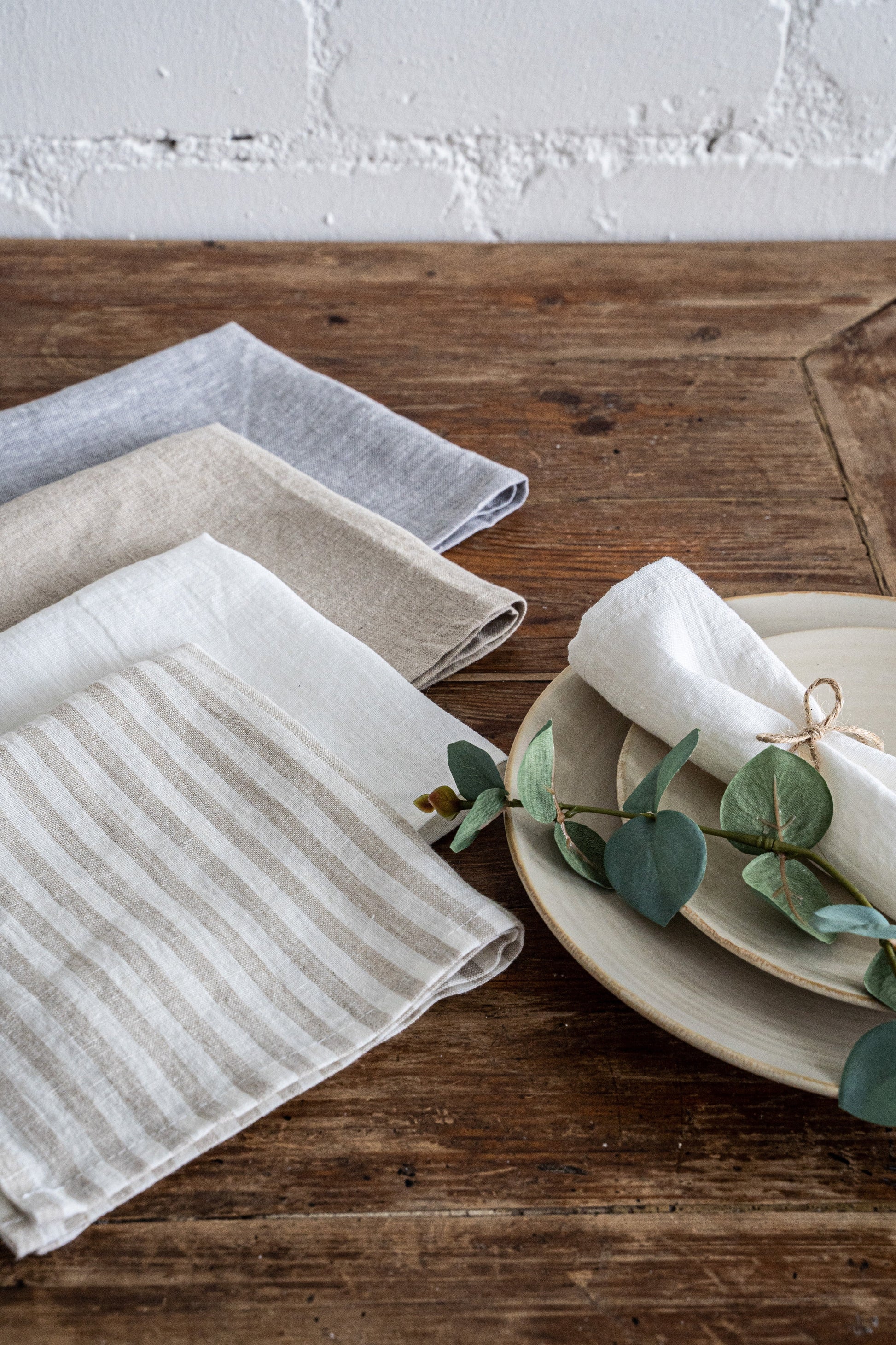 Linen placemats in Striped Natural
Create an elegant tablescape using our linen placemats!
Linen placemats are easy to care for, they look great when serving food, and protect your table from damage.Dusty Linen