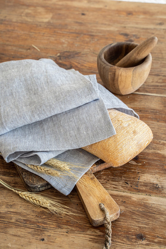 Linen tea towel in Melange Gray. Choose from Dusty Linen